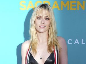 Jadi Kontroversi, Kristen Stewart Resmi Menikah dengan Kekasih Wanitanya Jadi Kontroversi, Kristen Stewart Resmi Menikah dengan Kekasih Wanitanya