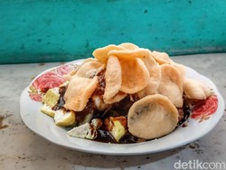 Racikan Kupat Tahu Mang Ade, Warisan Rasa Singaparna di Bandung