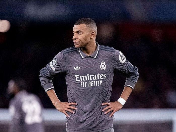 LONDON, ENGLAND - APRIL 8: Kylian Mbappé of Real Madrid reacts during the UEFA Champions League 2024/25 Quarter Final First Leg match between Arsenal FC and Real Madrid C.F. at Emirates Stadium on April 8, 2025 in London, England. (Photo by Richard Callis/Sports Press Photo/Getty Images)