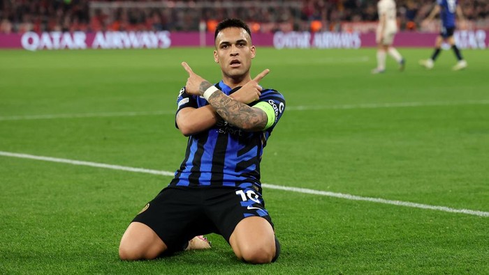 MUNICH, GERMANY - APRIL 08: Lautaro Martinez of FC Internazionale celebrates scoring his teams first goal  during the UEFA Champions League 2024/25 Quarter Final First Leg match between FC Bayern München and FC Internazionale Milano at Fussball Arena Muenchen on April 08, 2025 in Munich, Germany. (Photo by Alex Grimm/Getty Images)