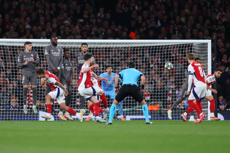 LONDON, ENGLAND - APRIL 8: Declan Rice of Arsenal scores the 2nd goal with a free kick during the UEFA Champions League 2024/25 Quarter Final First Leg match between Arsenal FC and Real Madrid C.F. at Arsenal Stadium on April 8, 2025 in London, England. (Photo by Marc Atkins/Getty Images)