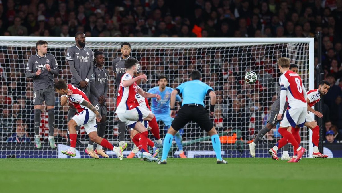 Gol kedua Declan Rice lewat tembakan bebas. (Foto: Getty Images/Marc Atkins)