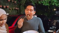 Lucky Hakim Nikmati Steak Berlapis Emas hingga Pamer Mangga Indramayu