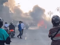 Chevrolet Spark Terbakar di Pantura Tuban, Sopir Selamat