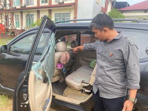 Ditinggal Salat di Masjid, Kaca Mobil Rita Pecah-Barang Berharga Raib Ditinggal Salat di Masjid, Kaca Mobil Rita Pecah-Barang Berharga Raib