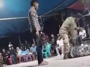 Oknum TNI Cambuk Warga di Sulsel gegara Bikin Onar saat Hajatan Oknum TNI Cambuk Warga di Sulsel gegara Bikin Onar saat Hajatan