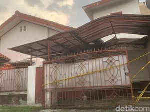Dipasangi Garis Polisi, Begini Penampakan Pabrik Uang Palsu di Bogor Dipasangi Garis Polisi, Begini Penampakan Pabrik Uang Palsu di Bogor
