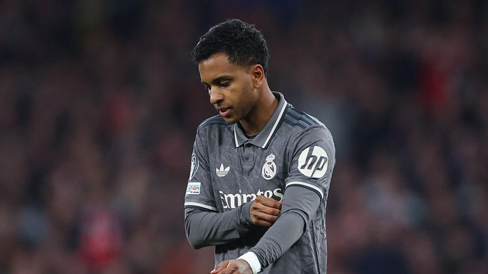 LONDON, ENGLAND - APRIL 8: Rodrygo of Real Madrid during the UEFA Champions League 2024/25 Quarter Final First Leg match between Arsenal FC and Real Madrid C.F. at Arsenal Stadium on April 8, 2025 in London, England. (Photo by Marc Atkins/Getty Images)