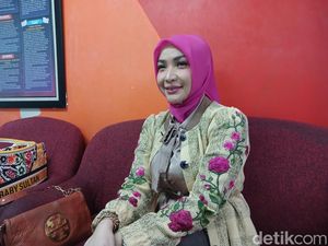 Roro Fitria Siapkan Jawaban Jujur Bila Anak Tanya soal Keberadaan Ayah Roro Fitria Siapkan Jawaban Jujur Bila Anak Tanya soal Keberadaan Ayah