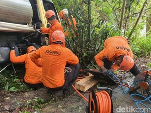 Ngeri, Sopir Tewas Tergencet di Kolong Truk Ngeri, Sopir Tewas Tergencet di Kolong Truk