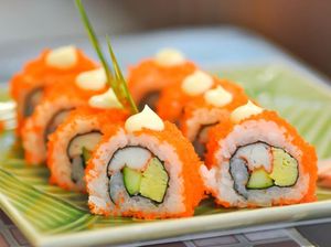 Sushi California Roll Bukan Asli Jepang, Ini Sejarahnya! Sushi California Roll Bukan Asli Jepang, Ini Sejarahnya!