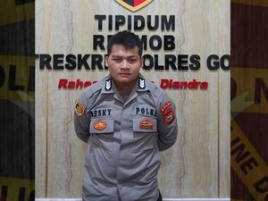 Tampang Polisi Gadungan Peras Warga Gowa Rp 8 Juta Modus Atur Damai Perkara Tampang Polisi Gadungan Peras Warga Gowa Rp 8 Juta Modus Atur Damai Perkara