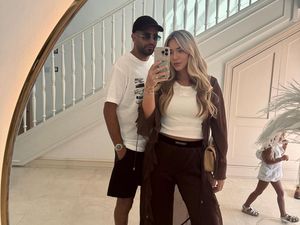 Gaya WAG Setelah Dinikahi Riyad Mahrez, Copot Implan Payudara & Lebih Modest Gaya WAG Setelah Dinikahi Riyad Mahrez, Copot Implan Payudara & Lebih Modest