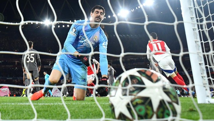 Soccer Football - Champions League - Quarter Final - First Leg - Arsenal v Real Madrid - Emirates Stadium, London, Britain - April 8, 2025 Real Madrids Thibaut Courtois looks dejected after Arsenals Mikel Merino scores their third goal REUTERS/Dylan Martinez
