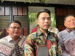 Tim Hukum Datangi Rumah Jokowi di Solo, Bahas Gugatan soal Esemka? Tim Hukum Datangi Rumah Jokowi di Solo, Bahas Gugatan soal Esemka?