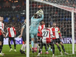 Timon Wellenreuther (Feyenoord) - sudah bikin 41 penyelamatan di Liga Champions musim ini. Foto: AP/Peter Dejong