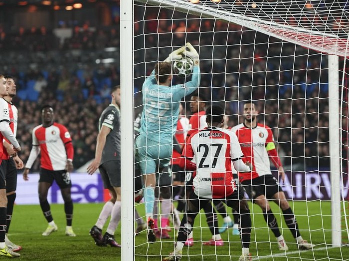 Feyenoord's goalkeeper Timon Wellenreuther catches the ball during the Champions League playoff first leg soccer match between Feyenoord and AC Milan, at the De Kuip stadium, in Rotterdam, Netherlands, Wednesday, Feb. 12, 2025. (AP Photo/Peter Dejong)