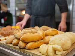 Turis Singapura Dikecam Orang Malaysia Usai Borong Roti di Toko Lokal