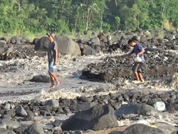 130 KK di Lumajang Terisolir gegara Jembatan Diterjang Banjir Lahar Semeru