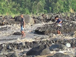 130 KK di Lumajang Terisolir gegara Jembatan Diterjang Banjir Lahar Semeru 130 KK di Lumajang Terisolir gegara Jembatan Diterjang Banjir Lahar Semeru