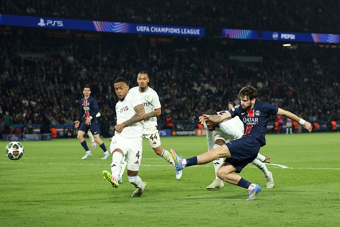 2209418529 Khvicha Kvaratskhelia of Paris Saint-Germain scores his team's second goal during the UEFA Champions League 2024/25 Quarter Final First Leg match between Paris Saint-Germain and Aston Villa FC at Parc des Princes on April 09, 2025 in Paris, France. (Photo by Carl Recine/Getty Images)