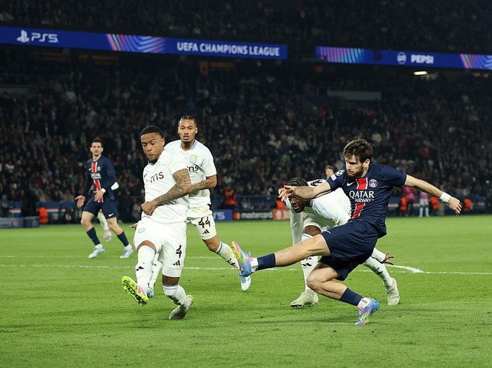 PARIS, FRANCE - APRIL 09: Khvicha Kvaratskhelia of Paris Saint-Germain scores his team's second goal during the UEFA Champions League 2024/25 Quarter Final First Leg match between Paris Saint-Germain and Aston Villa FC at Parc des Princes on April 09, 2025 in Paris, France. (Photo by Carl Recine/Getty Images)