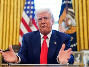 Trump Teken Aturan Baru Kripto, Batalkan Kebijakan IRS Trump Teken Aturan Baru Kripto, Batalkan Kebijakan IRS