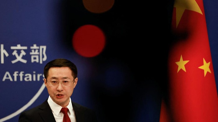 Chinese Foreign Ministry spokesperson Lin Jian attends a press conference in Beijing, China April 10, 2025. REUTERS/Tingshu Wang