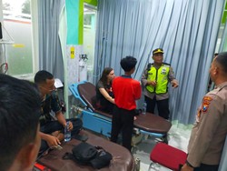 Aksi Spontan Bule Jerman Selamatkan 3 Santri Terseret Ombak Pantai Balekambang