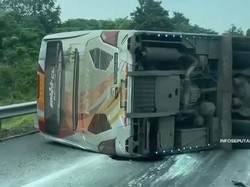 Bus Miyor Terguling di Tol Kayuagung, 1 Tewas dan 4 Luka-luka