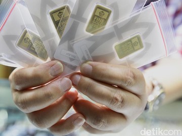 Harga Emas Antam Ambruk, Buyback Jatuh Rp 67.000 per Gram!