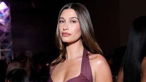 Foto Hailey Bieber dengan Gaun Cutout Saint Laurent, Justin Bieber Terpesona