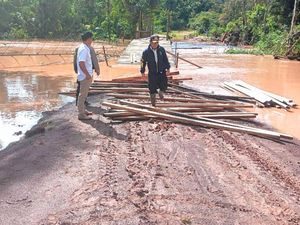 Baru Selesai Dibangun, Jembatan di Krayan Selatan Terseret Arus Banjir Baru Selesai Dibangun, Jembatan di Krayan Selatan Terseret Arus Banjir