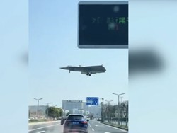 Jet Tempur Misterius China Mengudara, Mesin Tiga dan Tanpa Ekor