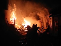 Pabrik Kerupuk di Jombang Terbakar hingga Rata dengan Tanah