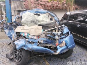 Detik-detik Penumpang Bus Teriak Sebelum Tabrakan Keras dengan Panther