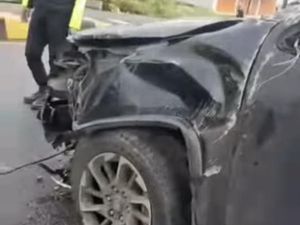 Kronologi Mobil Bupati Luwu Utara Terbalik di Belopa karena Jalan Licin Kronologi Mobil Bupati Luwu Utara Terbalik di Belopa karena Jalan Licin
