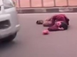 Heboh Pemuda di Palembang Berguling di Atas Jembatan Ampera