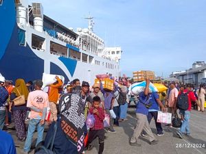 1,7 Juta Orang Mudik Lebaran Lewat Pelabuhan 1,7 Juta Orang Mudik Lebaran Lewat Pelabuhan