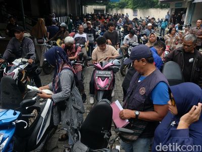 Pemutihan Pajak Kendaraan se-Banten, Warga Serbu Samsat Ciputat