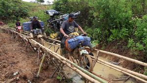 Perjuangan Warga Lewati Jalur Alternatif di Sulsel Akibat Jalan Rusak