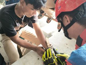 Tangan Terborgol gegara Bercanda, Pria di Pulau Tidung Minta Tolong ke Damkar