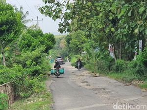 Jalan Banyusoco Rusak Tak Kunjung Diperbaiki hingga Kerap Picu Kecelakaan Jalan Banyusoco Rusak Tak Kunjung Diperbaiki hingga Kerap Picu Kecelakaan