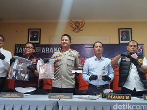 Pabrik Uang Palsu di Bogor Terbongkar Usai Temuan Tas Tertinggal di KRL Pabrik Uang Palsu di Bogor Terbongkar Usai Temuan Tas Tertinggal di KRL