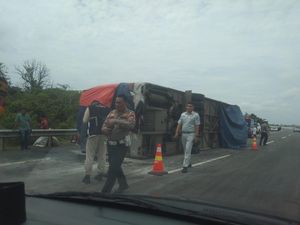 Polisi Ungkap Kernet Tewas karena Terjepit Saat Bus Miyor Terguling Polisi Ungkap Kernet Tewas karena Terjepit Saat Bus Miyor Terguling