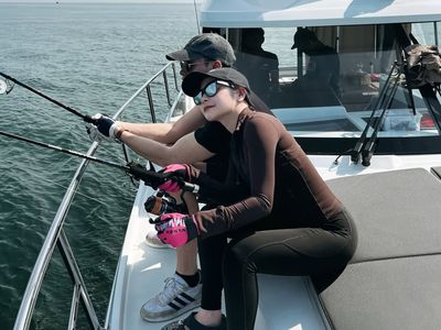 8 Foto Prilly Latuconsina Mancing di Laut Bareng Pacar, Romantis!