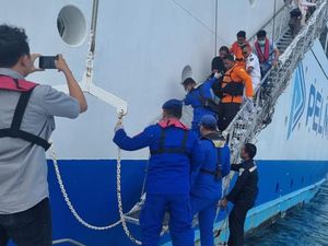 Penumpang Tujuan Medan-Batam Meninggal di Kapal Kelud Penumpang Tujuan Medan-Batam Meninggal di Kapal Kelud