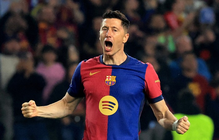 Soccer Football - Champions League - Quarter Final - First Leg - FC Barcelona v Borussia Dortmund - Estadi Olimpic Lluis Companys, Barcelona, Spain - April 9, 2025 FC Barcelonas Robert Lewandowski celebrates scoring their second goal REUTERS/Nacho Doce     TPX IMAGES OF THE DAY
