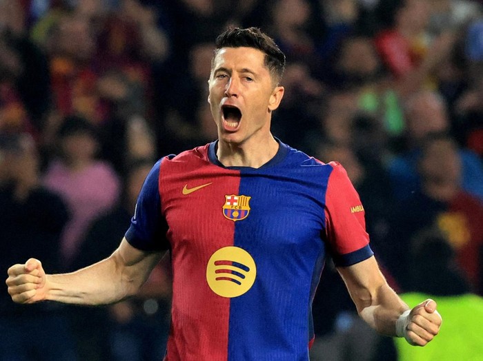 Soccer Football - Champions League - Quarter Final - First Leg - FC Barcelona v Borussia Dortmund - Estadi Olimpic Lluis Companys, Barcelona, Spain - April 9, 2025 FC Barcelona's Robert Lewandowski celebrates scoring their second goal REUTERS/Nacho Doce     TPX IMAGES OF THE DAY