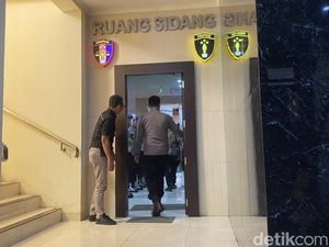 6 Saksi Dihadirkan di Sidang Etik Brigadir Ade, Ada Ibu Korban hingga Atasan 6 Saksi Dihadirkan di Sidang Etik Brigadir Ade, Ada Ibu Korban hingga Atasan